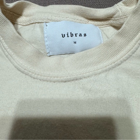 Bad Bunny Vibras Tshirt  women’s size medium - Picture 4 of 4